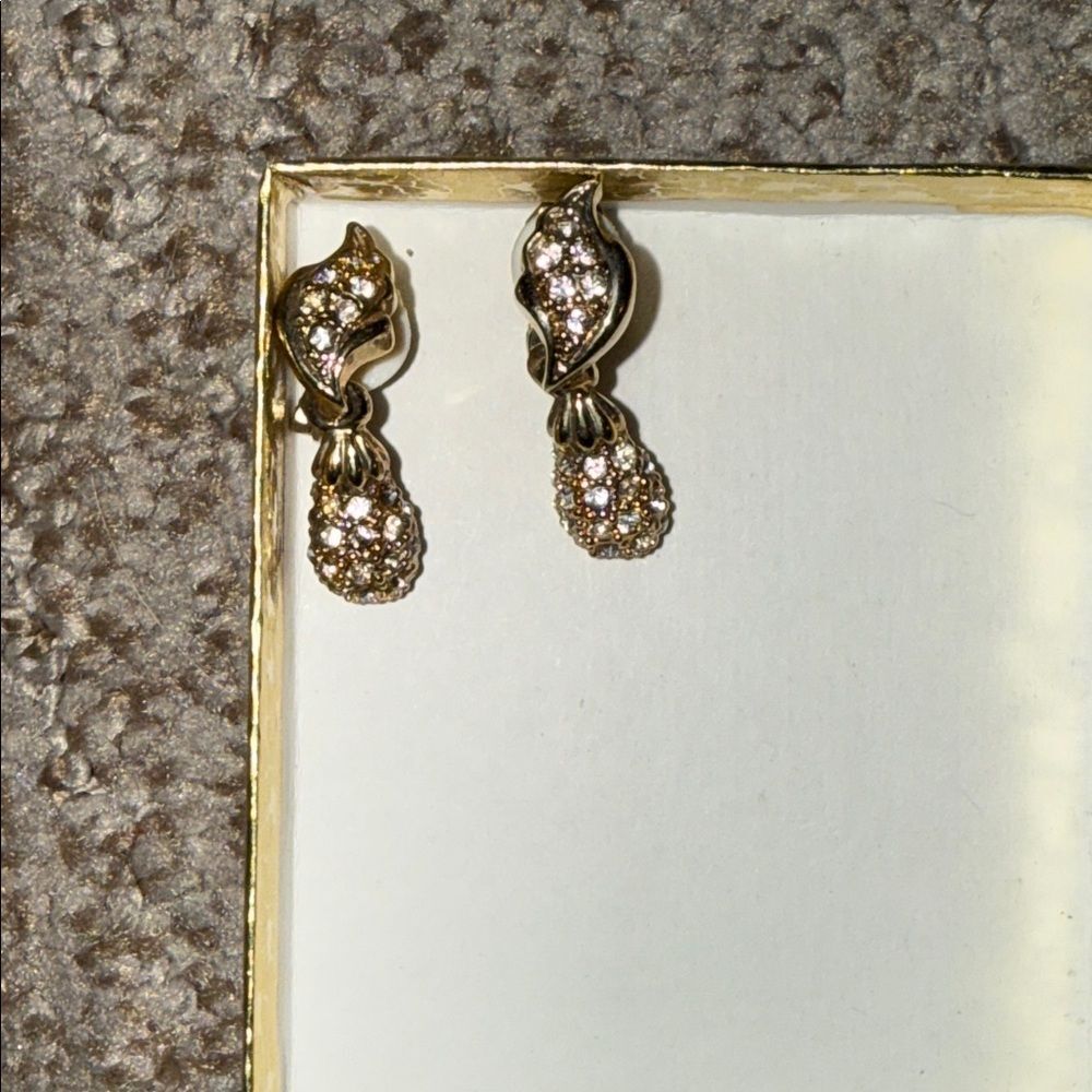 Elegant Costume Jewelry Gold Drop Earrings for NON PIERCED EARS - Picture 2 of 5